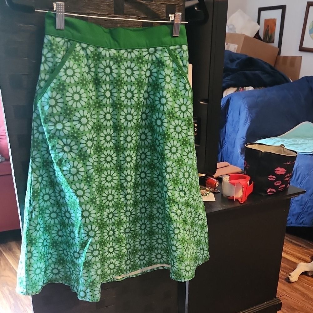 Heart Of Haute Green Floral Women's Skirt Size S